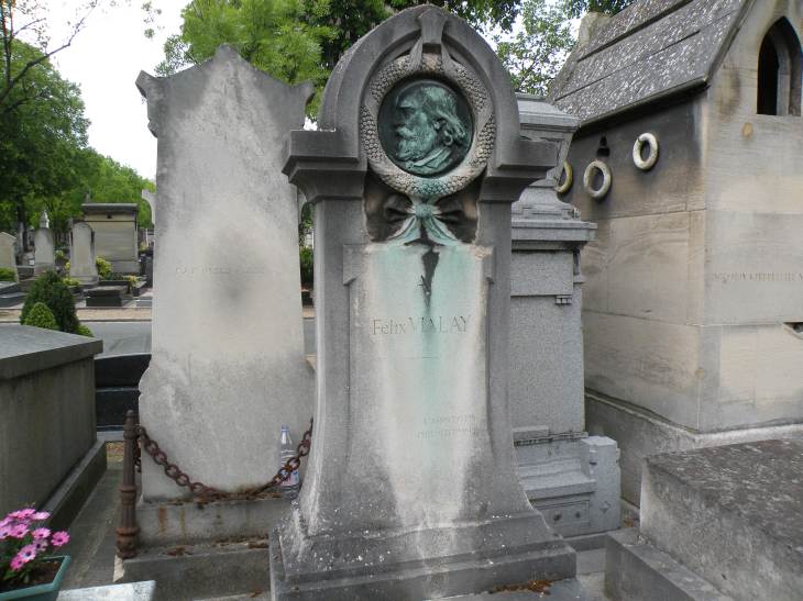  Tombe de Félix Vialay (hommage de l'Association Philotechnique)